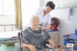 上海医院一对一护工服务全解析:从专业素养到贴心照料,附价格参考